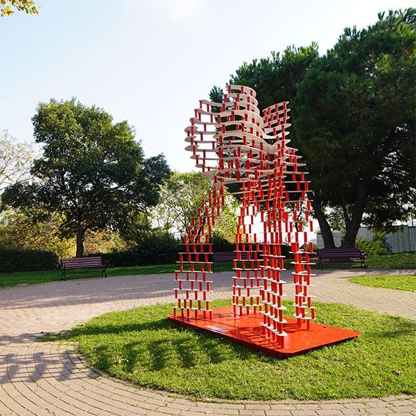 GAD Vakfı, Gökhan Avcıoğlu'nun dinamik heykeli 'Arma'yı İstanbul'un kalbinde, Darülbedai Parkı'nda tanıttı